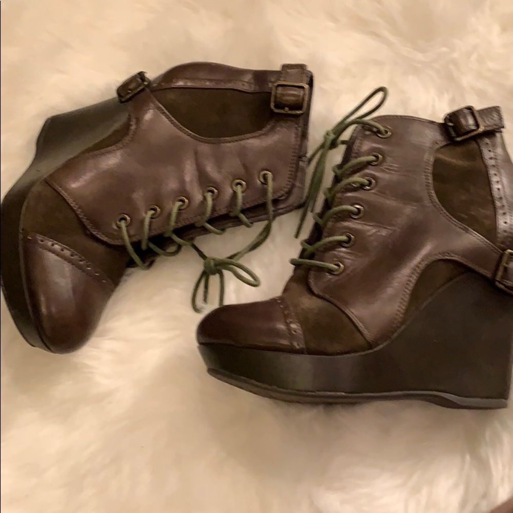 Platform/wedge bootie